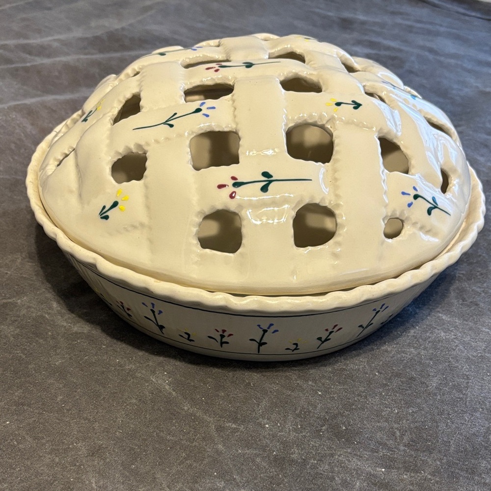 Vintage Large Hartstone covered pie dish.